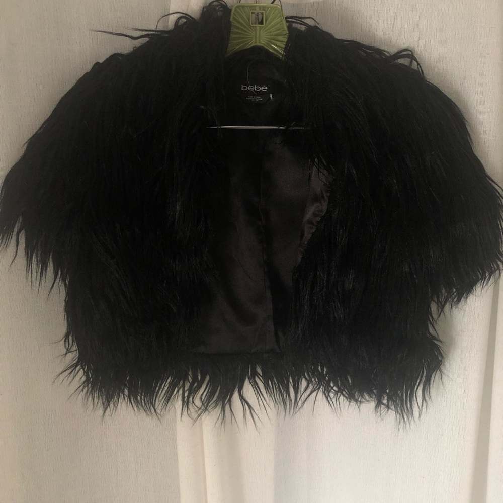 Bebe faux fur XS black vest shrug ✨